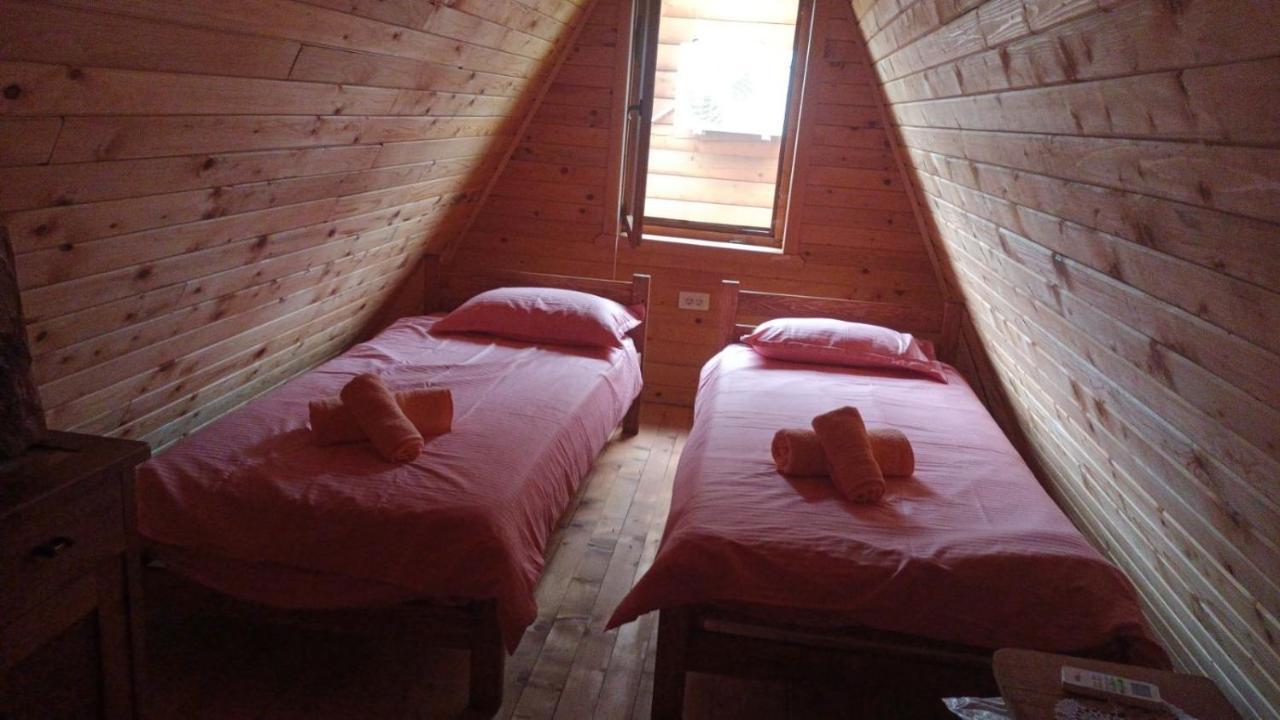 Lolini Bungalovi 노비사드 외부 사진