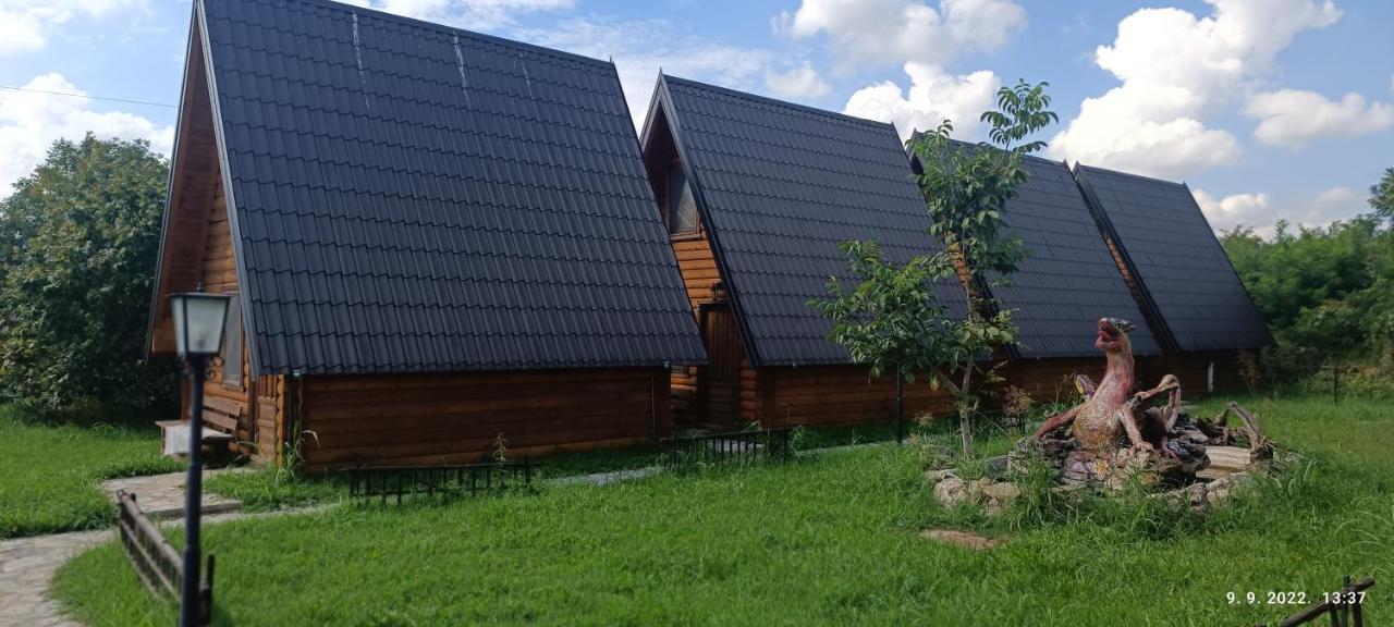 Lolini Bungalovi 노비사드 외부 사진