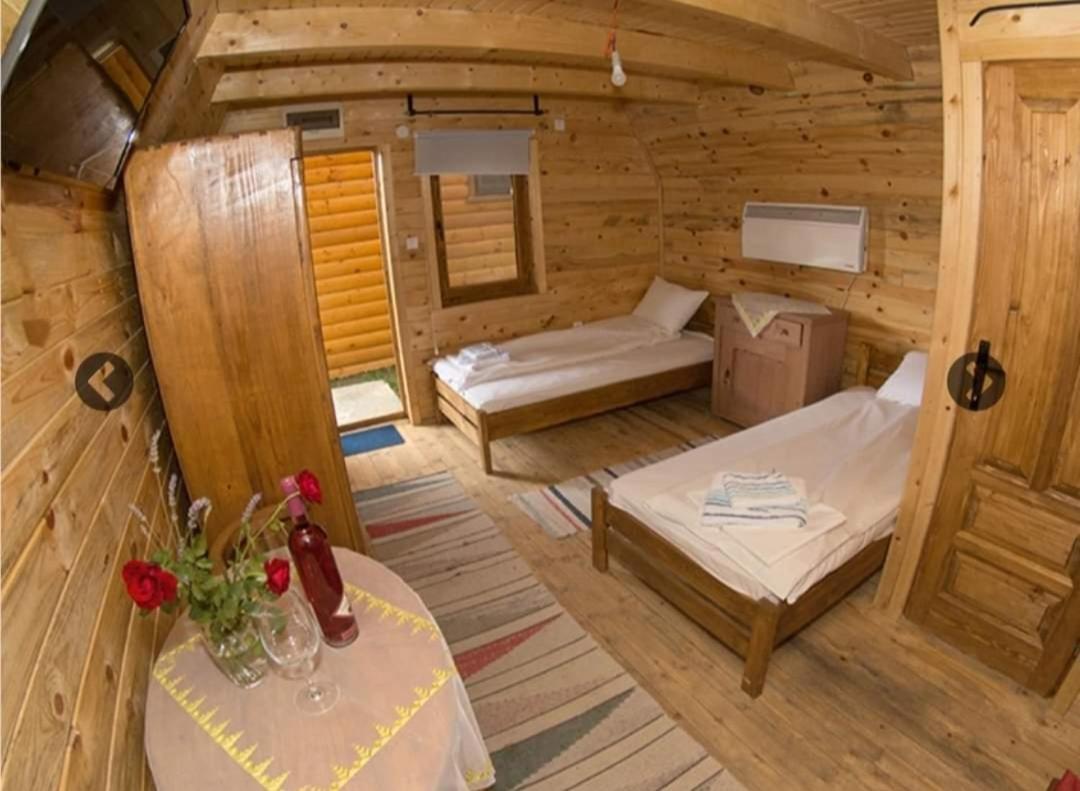 Lolini Bungalovi 노비사드 외부 사진