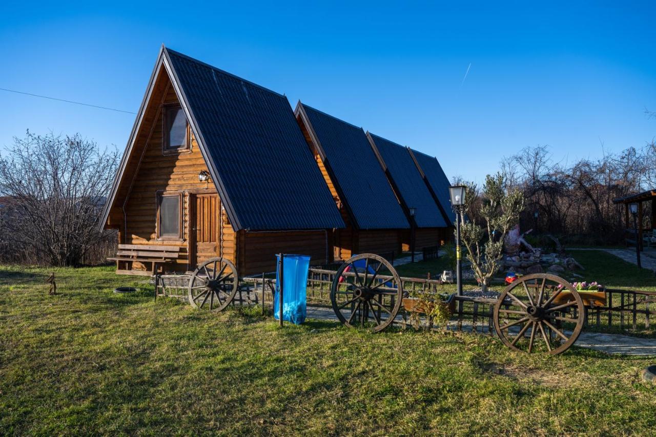 Lolini Bungalovi 노비사드 외부 사진